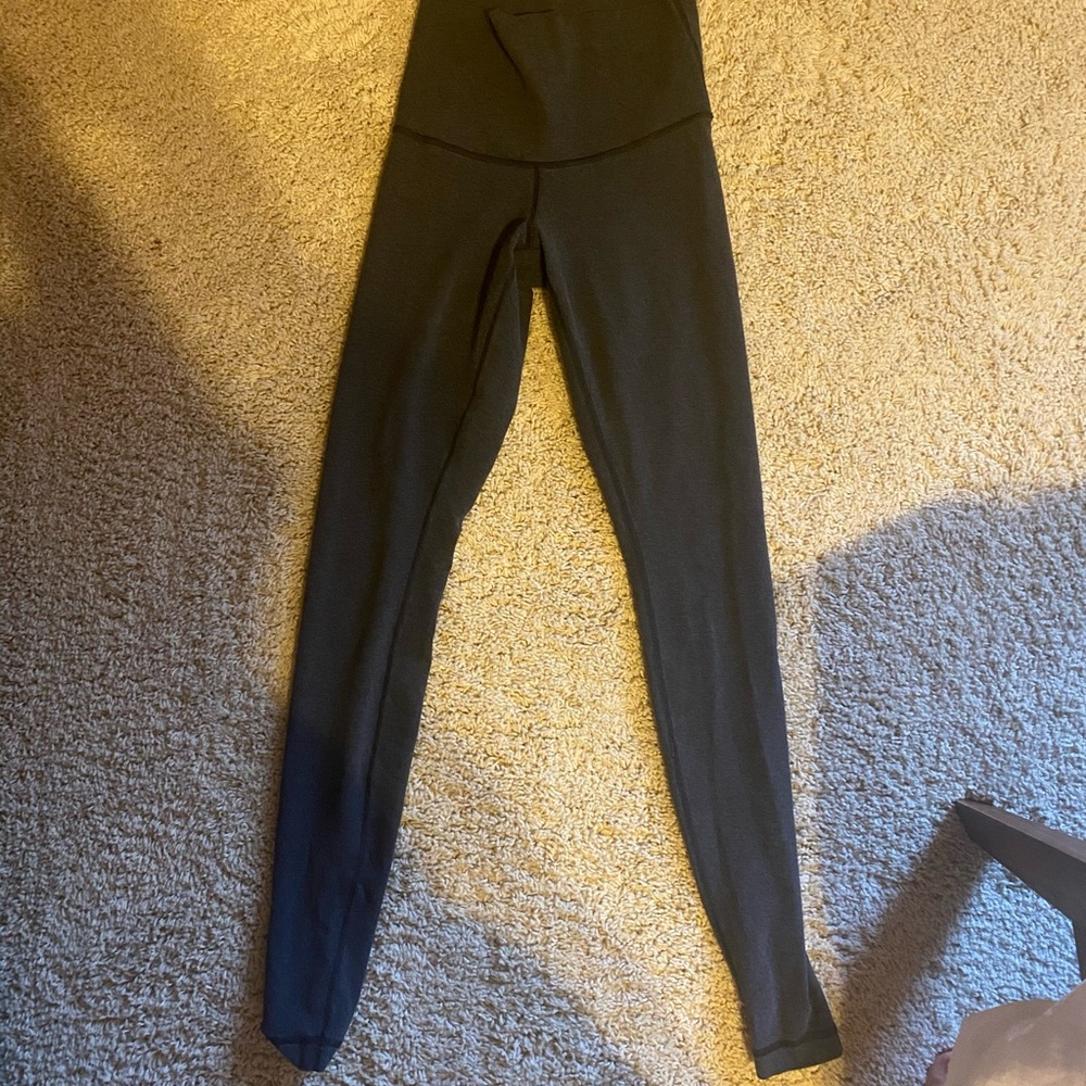 Soft, dark grey, full length size 4 lulu leggings!
